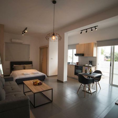 Mcplaces Holiday Apartments Paphos Bagian luar foto