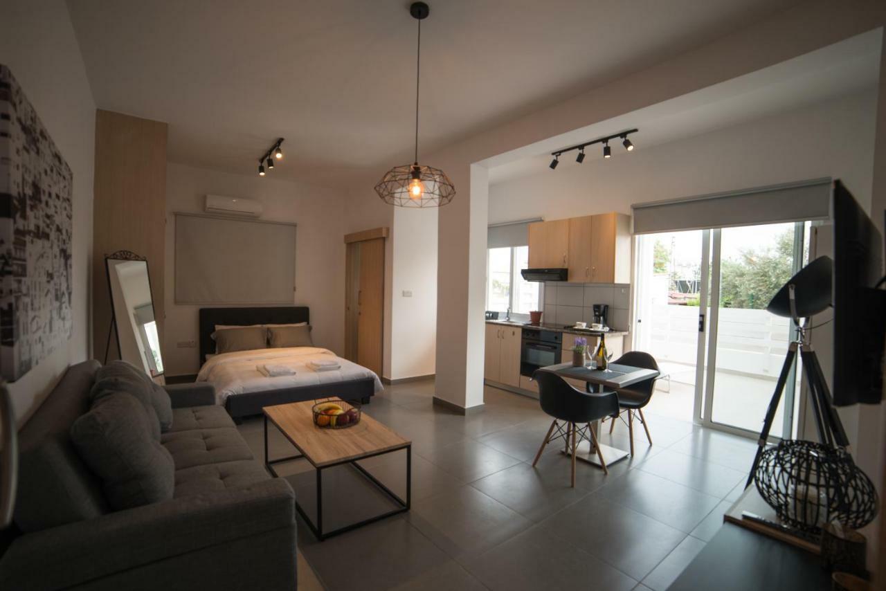 Mcplaces Holiday Apartments Paphos Bagian luar foto